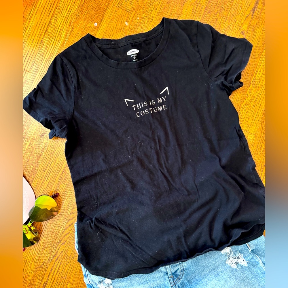 Old Navy GUC black women’s sz S graphic Halloween tee 🎃 “this is my costume” 🐈‍⬛
